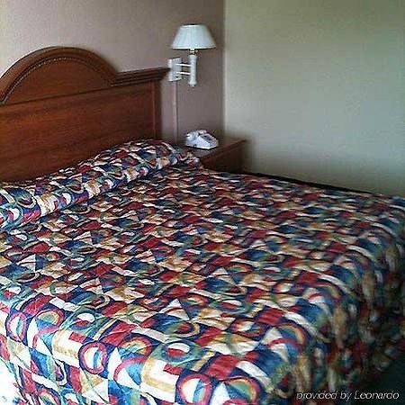 Relax Inn Augusta Room photo